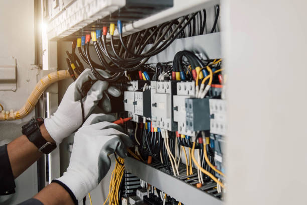 Best Local Electrician Companies  in Milwaukee, WI